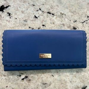 Kate Spade scalloped wallet
